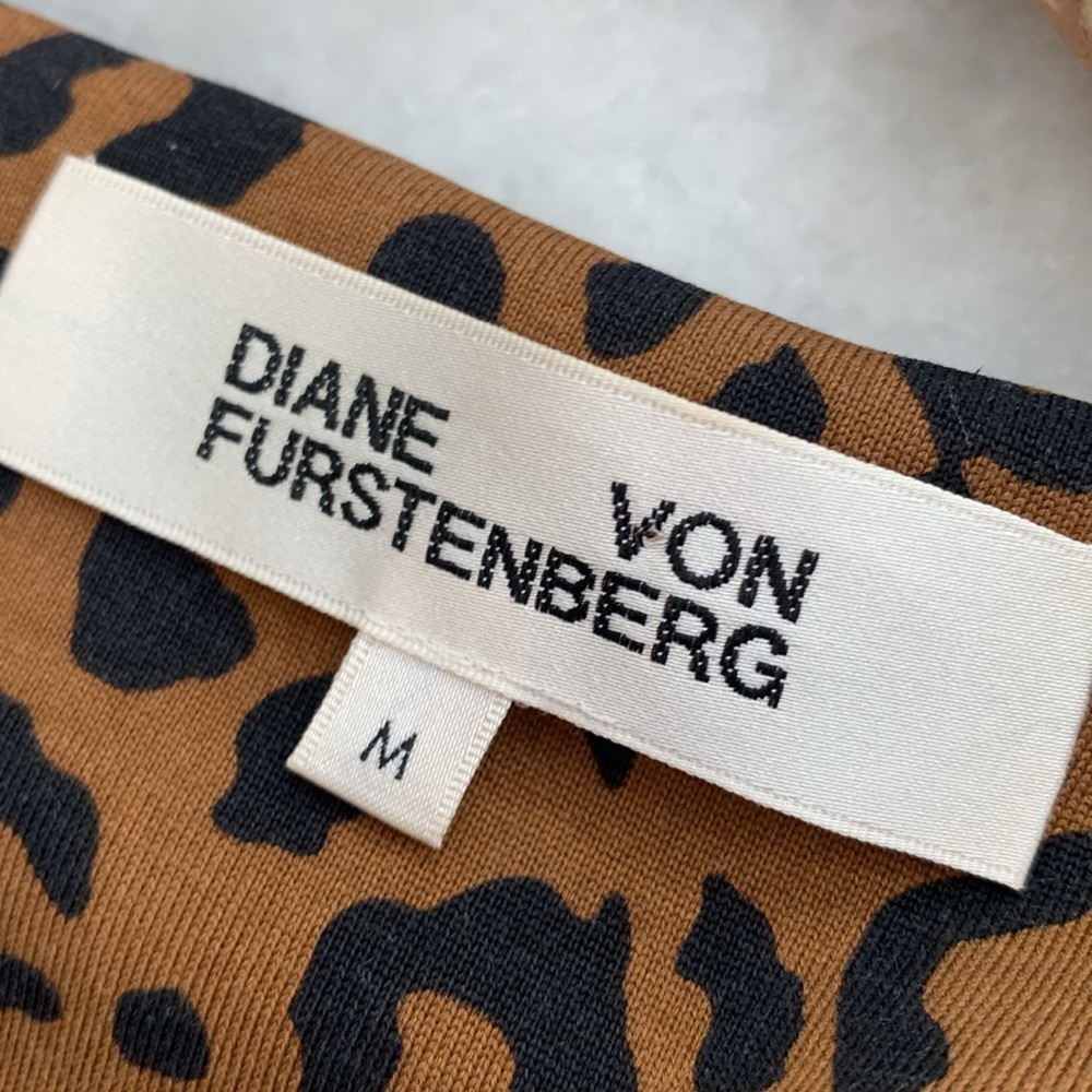 Diane Von Furstenberg 💯 Silk Animal Print T Shirt Dress Medium MIDI - Picture 5 of 8